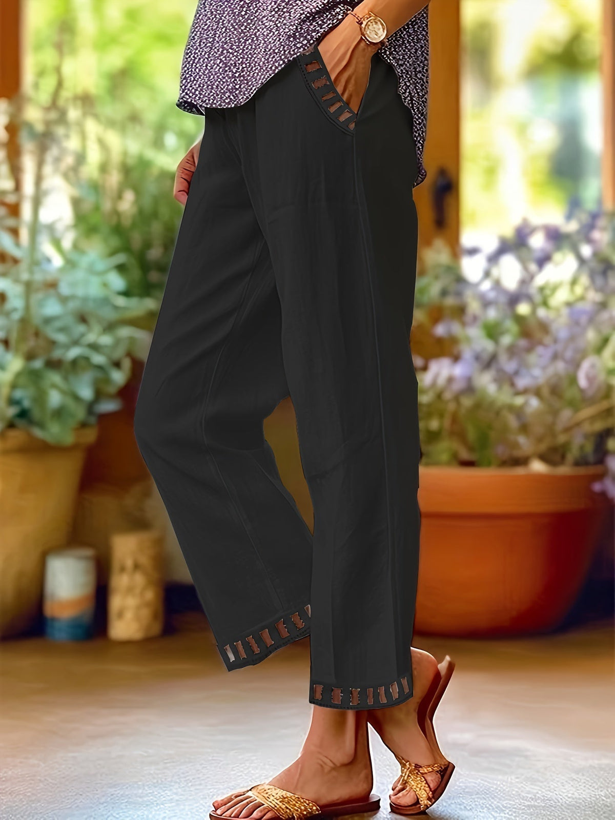 Pantalones cropped relajados con detalles en contraste