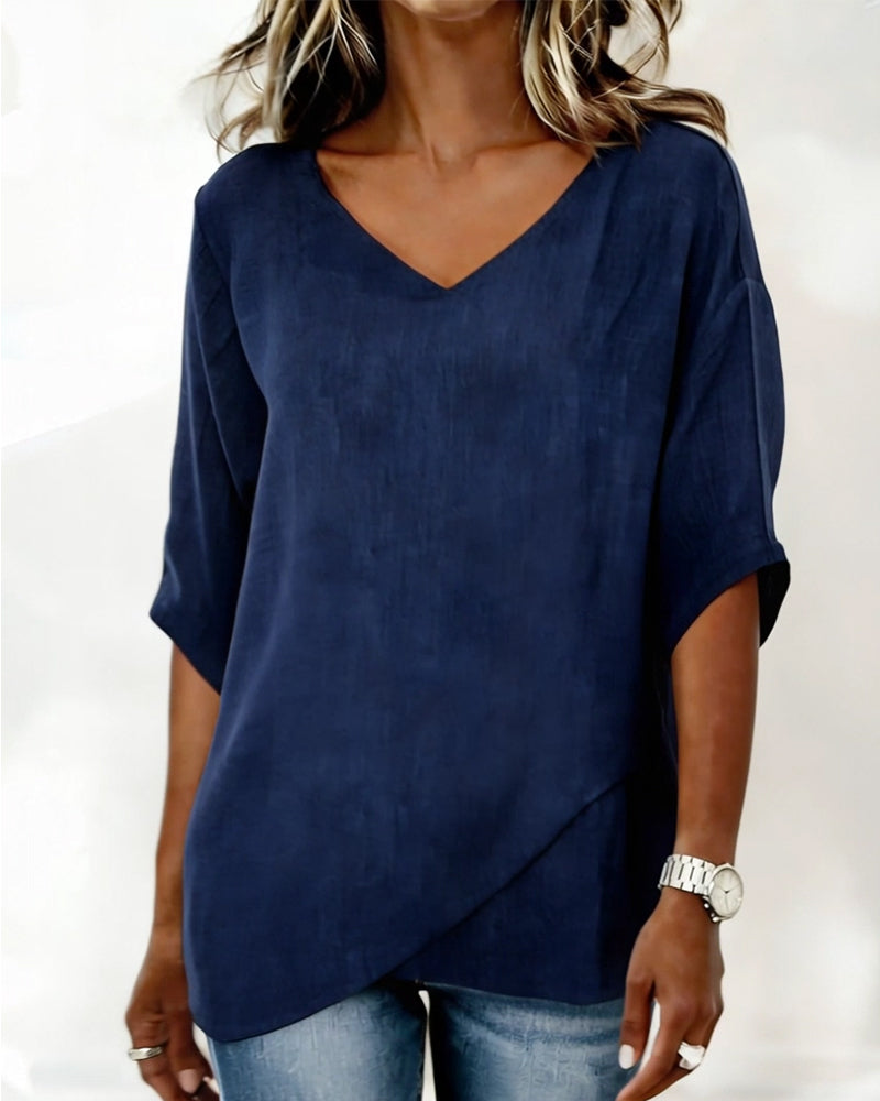 Blusa con dobladillo asimétrico y escote en v
