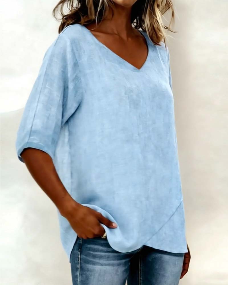 Blusa con dobladillo asimétrico y escote en v