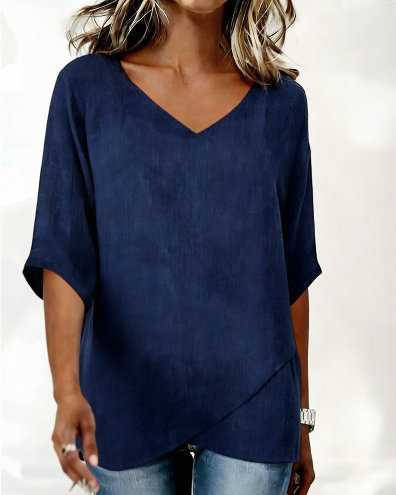 Blusa con dobladillo asimétrico y escote en v