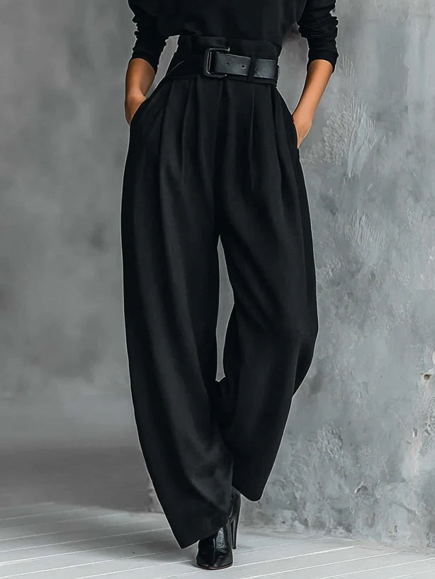 Conjunto de cuello alto con pantalón recto y cinturón